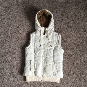 American eagle puffer vest